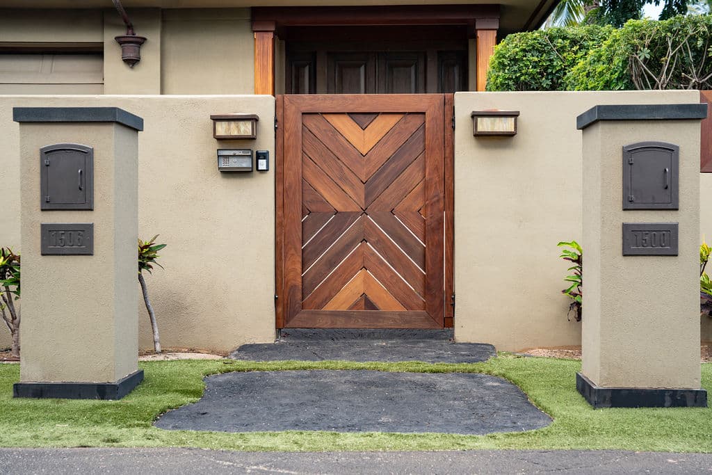 Custom Gate — Maui