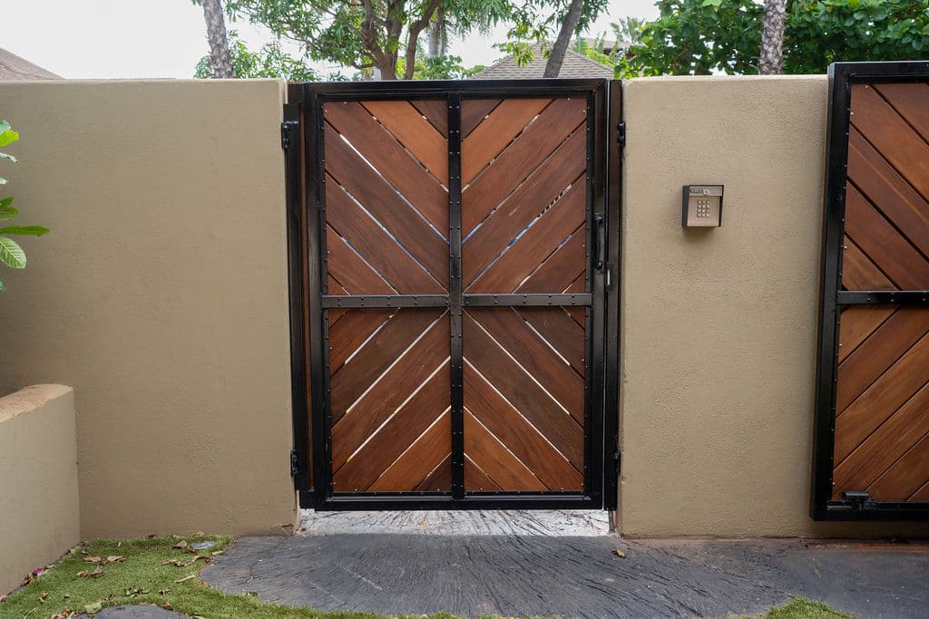Custom Gate — Maui