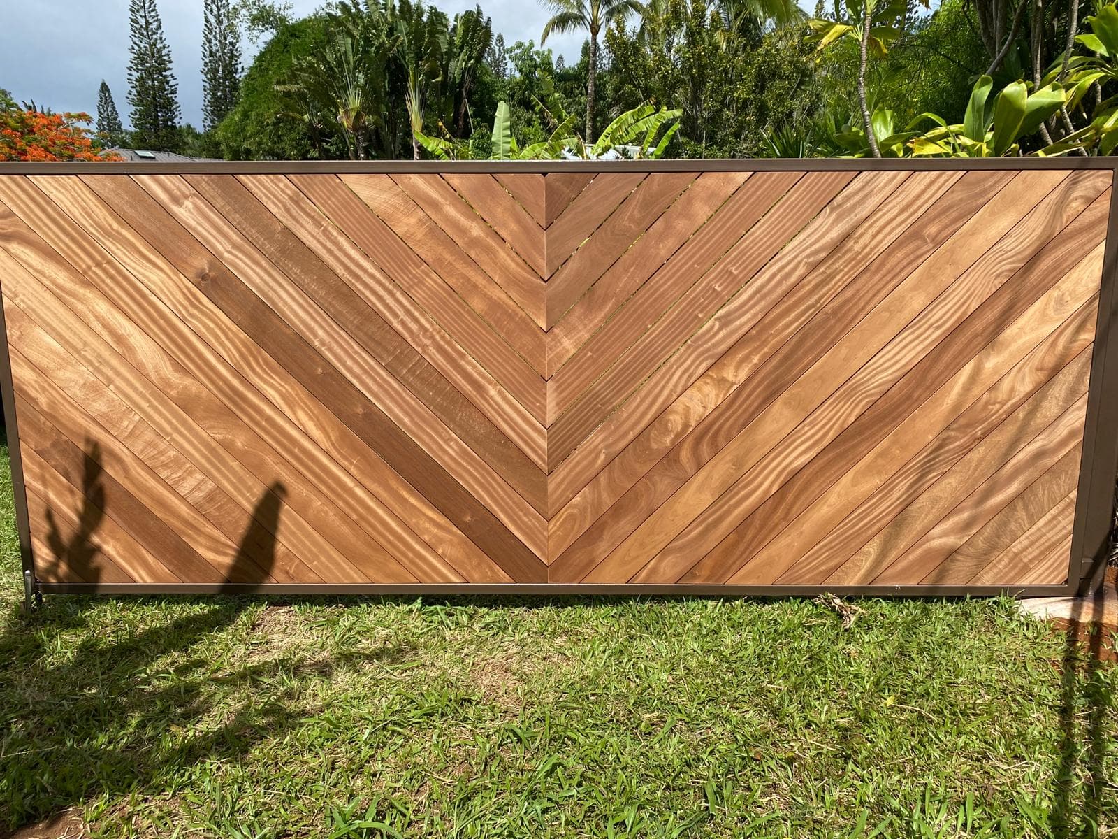 Custom Gate — Maui
