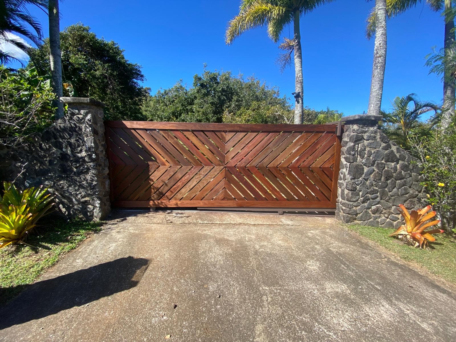 Custom Gate — Maui